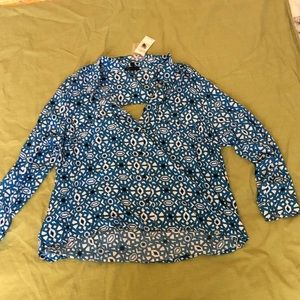 Jessica Simpson 2x blue and white blouse